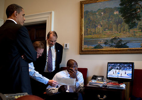 Obama watches NCAA basketball on TV 