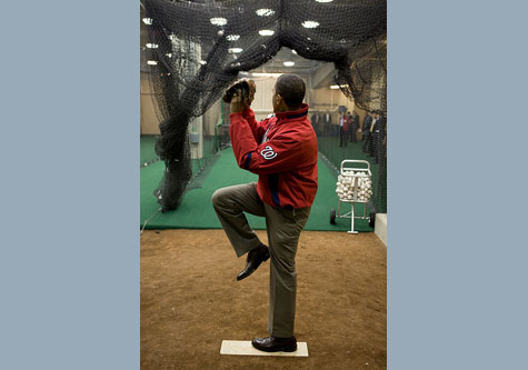 Obama practices throwing out the first pitch 