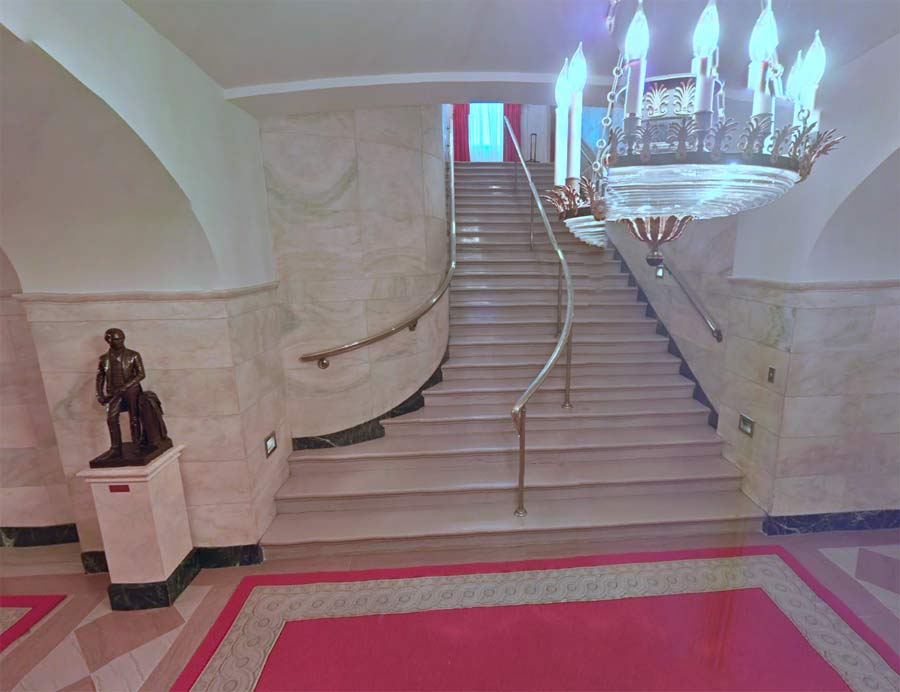 White House tour - staircase