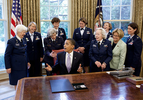 Obama in Oval Office with women pilots