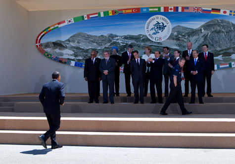 Obama runs to the G8 photo in Italy