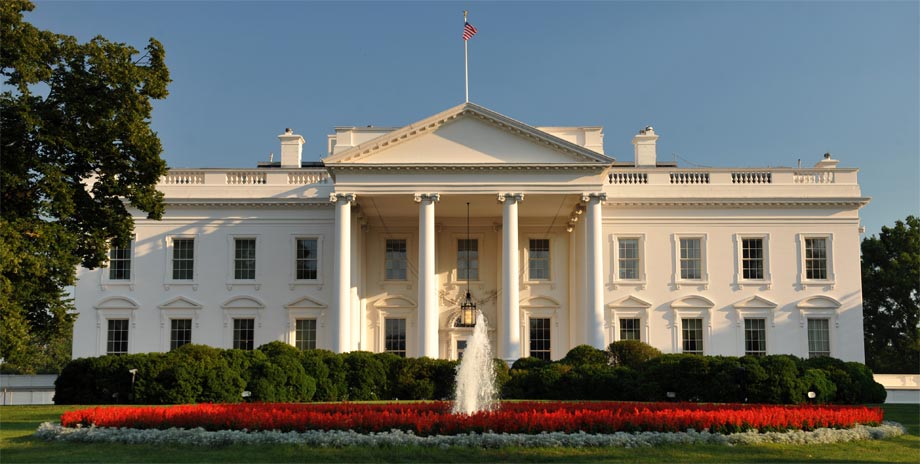 The White House exterior and lawn and fountain